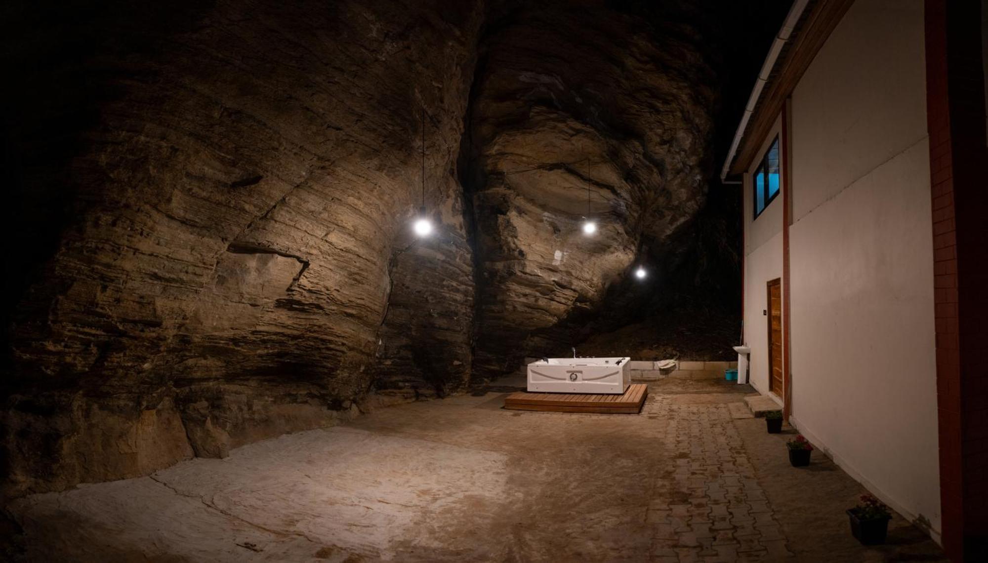 Hotel Cave Hill By Ferns Āīzawl Exterior foto